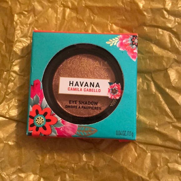 Other - Creamy Eye Shadow in the shade oh na na